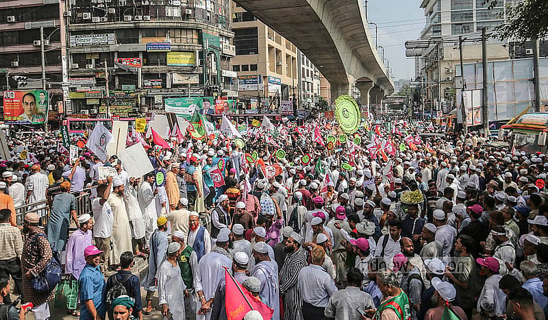 জুলাই জাতীয় সনদ বাস্তবায়নের আদেশ জারি, নভেম্বরে গণভোটসহ পাঁচ দফা দাবিতে বৃহস্পতিবার ঢাকার পল্টন মোড়ে সমাবেশ করে ধর্মভিত্তিক ৮ দল। ছবি: আব্দুল্লাহ আল মমীন