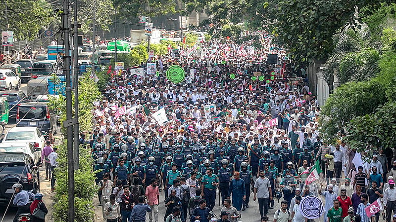 ঢাকার পল্টন মোড়ে সংক্ষিপ্ত সমাবেশের পর বৃহস্পতিবার পাঁচ দাবিতে প্রধান উপদেষ্টার কাছে স্মারকলিপি দিতে যমুনা অভিমুখে রওনা হয় ধর্মভিত্তিক ৮ দল।  ছবি: আব্দুল্লাহ আল মমীন