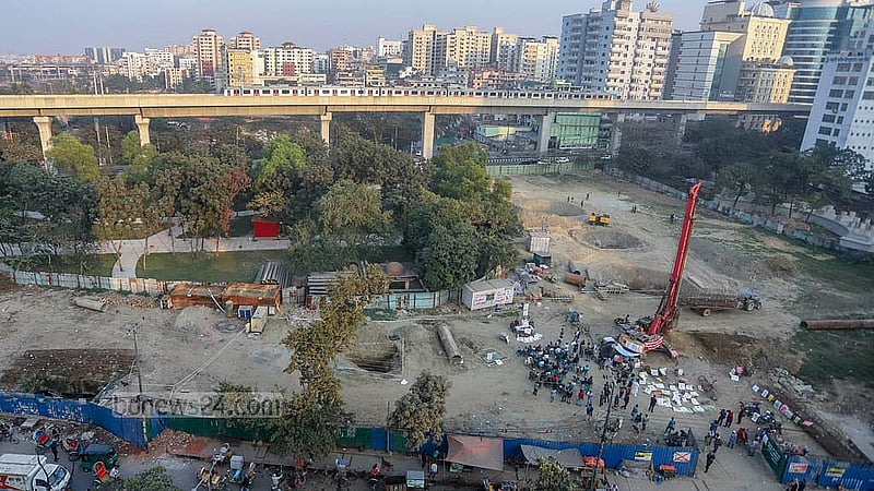 পান্থকুঞ্জ পার্ক ও হাতিরঝিল রক্ষায় এলিভেটেড এক্সপ্রেসওয়ের কাজ বাতিলের দাবিতে শুক্রবার পান্থকুঞ্জ পার্কে নাগরিক সমাবেশ করে ‘বাংলাদেশ গাছ রক্ষা আন্দোলন’ ও ‘পান্থকুঞ্জ প্রভাতী সংঘ’। ছবি: আব্দুল্লাহ আল মমীন