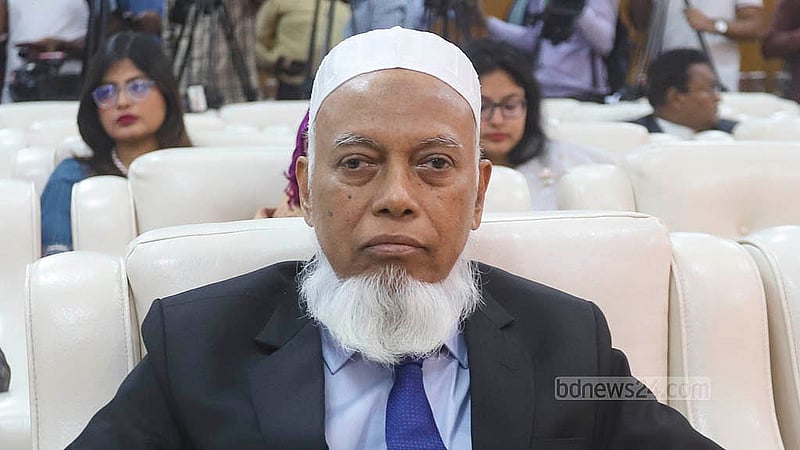 সুপ্রিম কোর্ট জাজেজ লাউঞ্জে রোববার নতুন নির্বাচন কমিশনের শপথ অনুষ্ঠানে নির্বাচন কমিশনার আবদুর রহমানেল মাসুদ। ছবি: আব্দুল্লাহ আল মমীন