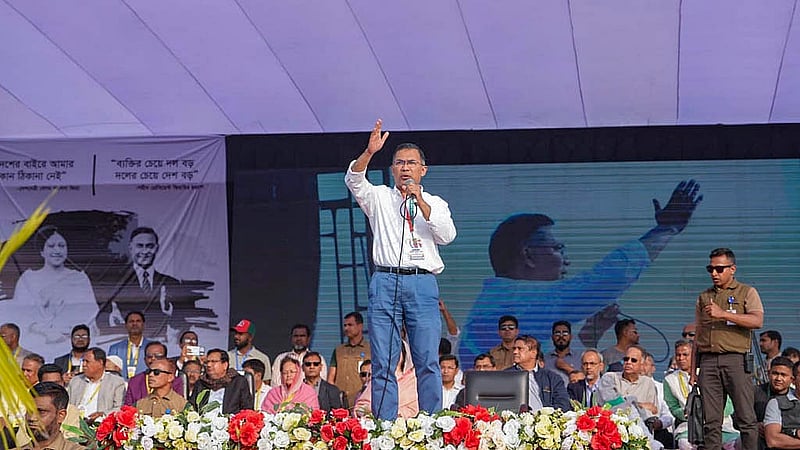 সিরাজগঞ্জের বিসিক শিল্প পার্কে নির্বাচনি জনসভায় শনিবার বক্তব্য দেন বিএনপি চেয়ারম্যান তারেক রহমান।