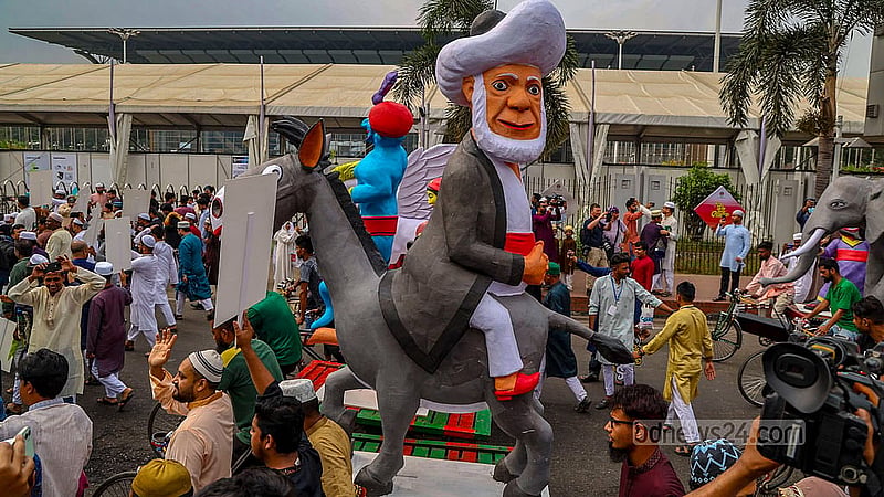ব্যান্ড পার্টির বাজনা, ঘোড়ার গাড়ি এবং মুঘল আমলের ইতিহাস তুলে ধরা নানা ছবি নিয়ে রাজধানীর ঈদ আনন্দ শোভাযাত্রা। ঢাকা উত্তর সিটি করপোরেশন আয়োজিত এ মিছিল আগারগাঁও হয়ে খামার বাড়ি মোড় পেরিয়ে মানিক মিয়া এভিনিউয়ে সংসদ ভবনের দক্ষিণ প্লাজায় গিয়ে শেষ হয়।