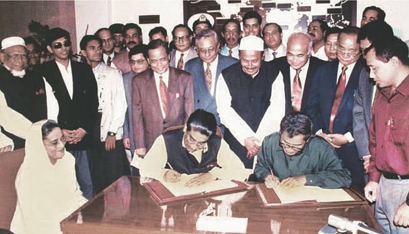 ১৯৯৭ সালের ২ ডিসেম্বর ঢাকায় রাষ্ট্রীয় অতিথি ভবন যমুনায় তৎকালীন প্রধানমন্ত্রী শেখ হাসিনার উপস্থিতিতে স্বাক্ষরিত হয় পার্বত্য চট্টগ্রাম চুক্তি।