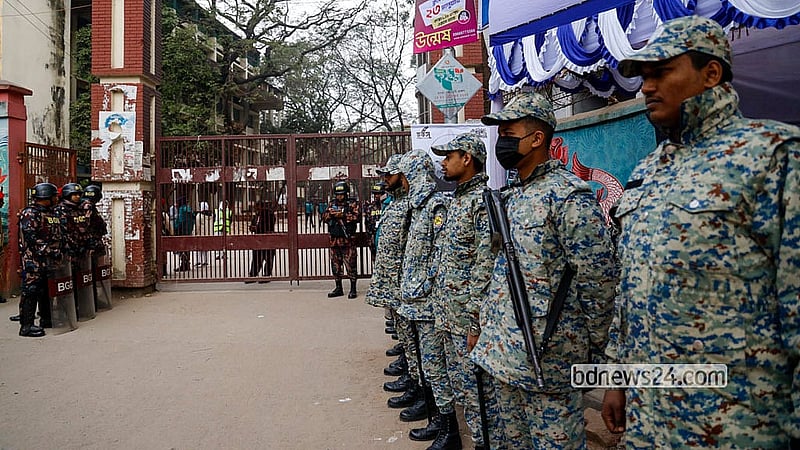 জকসু নির্বাচন উপলক্ষে মঙ্গলবার জগন্নাথ বিশ্ববিদ্যালয় ক্যাম্পাসের নিরাপত্তা জোরদার করা হয়