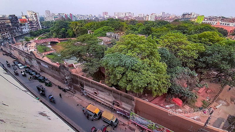 পুরান ঢাকার নাজিমুদ্দিন রোডে একটি দুর্গ নির্মাণ করেছিলেন মোগল সুবেদার ইব্রাহিম খান। ১৭৮৮ সালে বানানো দুর্গটি পরে কেন্দ্রীয় কারাগারে রূপান্তর করা হয়। ছবি: আব্দুল্লাহ আল মমীন
