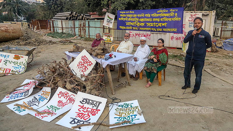 পান্থকুঞ্জ পার্ক ও হাতিরঝিল রক্ষায় এলিভেটেড এক্সপ্রেসওয়ের কাজ বাতিলের দাবিতে শুক্রবার পান্থকুঞ্জ পার্কে নাগরিক সমাবেশ করে ‘বাংলাদেশ গাছ রক্ষা আন্দোলন’ ও ‘পান্থকুঞ্জ প্রভাতী সংঘ’। ছবি: আব্দুল্লাহ আল মমীন
