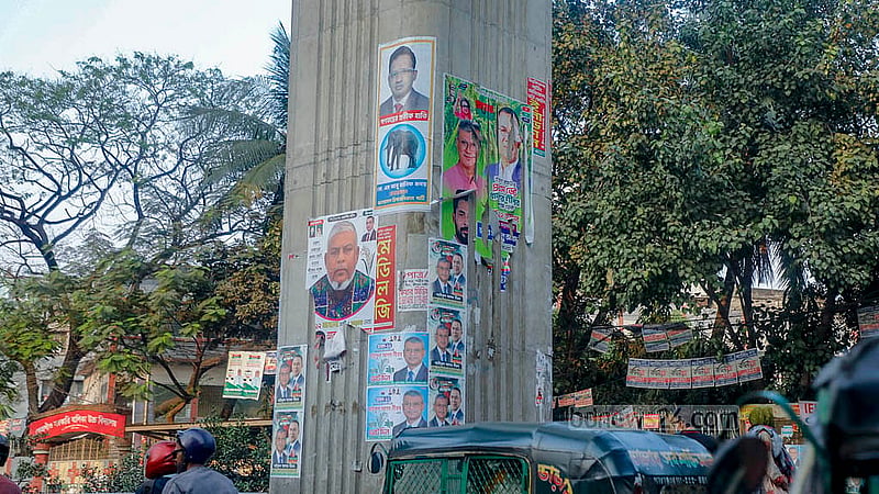 বিভিন্ন রাজনৈতিক দলের নেতারা তফসিলের আগেই নির্বাচনি প্রচারের পোস্টার লাগিয়ে শহরের সৌন্দর্য্যহানি ঘটাচ্ছেন