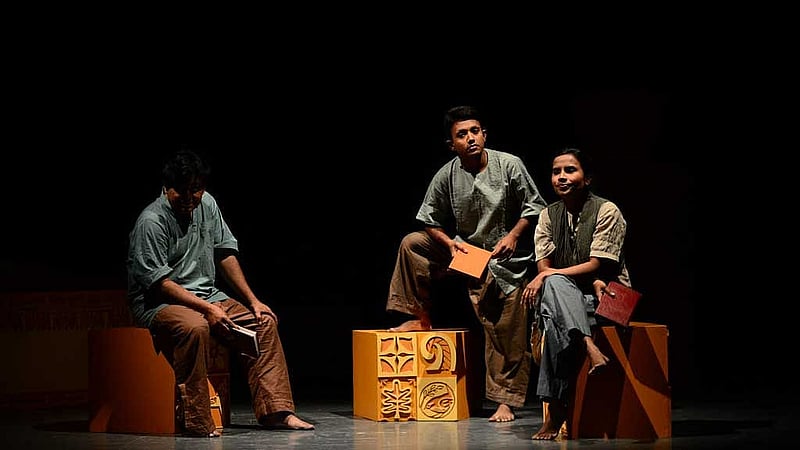 ‘কমলা রঙের বোধ’ নাটকের মহড়া। ছবি: থিয়েটার ফ্যাক্টরির সৌজন্যে।