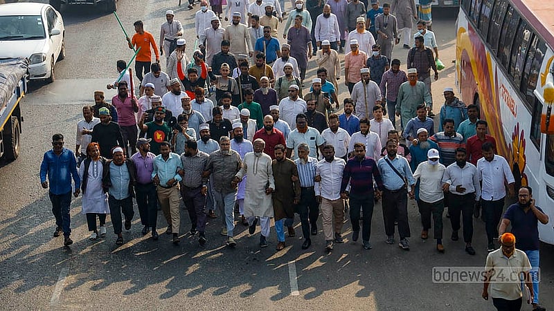 কার্যক্রম নিষিদ্ধ আওয়ামী লীগের ‘ঢাকা লকডাউন’ কর্মসূচির দিন বৃহস্পতিবার সকালে গাবতলী এলাকায় মিছিল করেন জামায়াতে ইসলামীর নেতাকর্মীরা