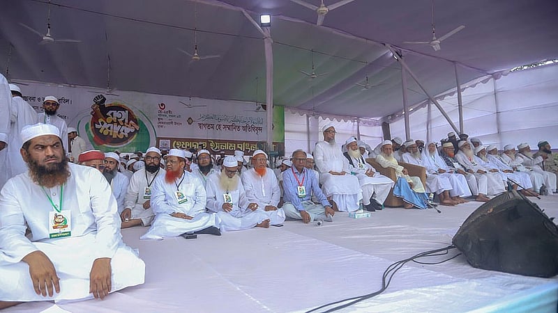 নারীবিষয়ক সংস্কার কমিশন বাতিলসহ চার দফা দাবিতে শনিবার রাজধানীর সোহরাওয়ার্দী উদ্যানে মহাসমাবেশ করে হেফাজতে ইসলাম। ছবি: আব্দুল্লাহ আল মমীন