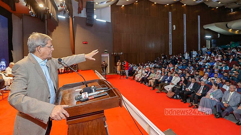 ফার্মগেটে কৃষিবিদ ইনস্টিটিউট মিলনায়তনে ফোরাম ফর বাংলাদেশ স্টাডিজের শুক্রবারের সংলাপে কথা বলেন বিএনপির মহাসচিব মির্জা ফখরুল ইসলাম আলমগীর।