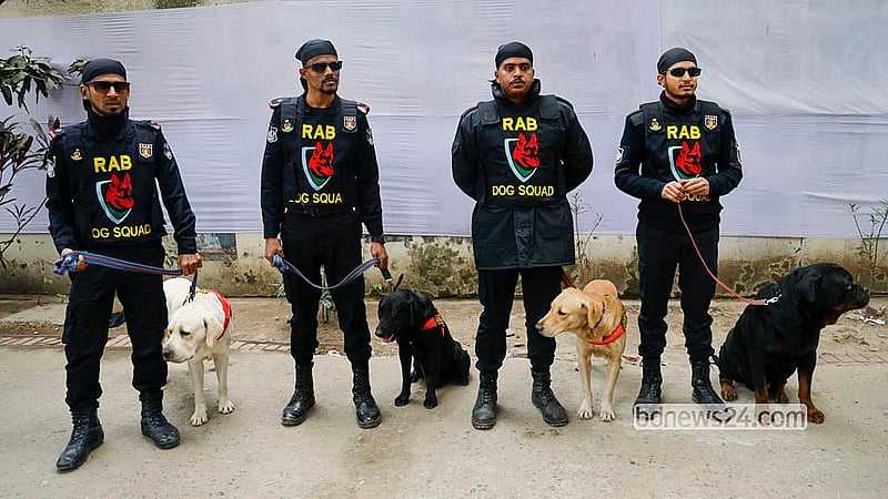 জকসু নির্বাচন চলাকালে জগন্নাথ বিশ্ববিদ্যালয় ক্যাম্পাসে র‌্যাবের ডগ স্কোয়াডের অবস্থান