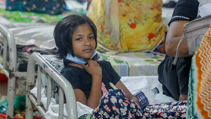 হামের উপসর্গ নিয়ে অনেক শিশু চিকিৎসা নিচ্ছে ঢাকার মুগদা মেডিকেল কলেজ হাসপাতালে