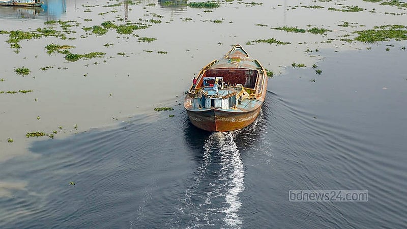 বছরের অন্য সময় শীতলক্ষ্যা নদীর কালো কুচকুচে পানিতে নৌযান চললে সাদা ফেনা তৈরি হত। তবে নদীতে নতুন পানি মেশায় সেরকম আর দেখা যায় না