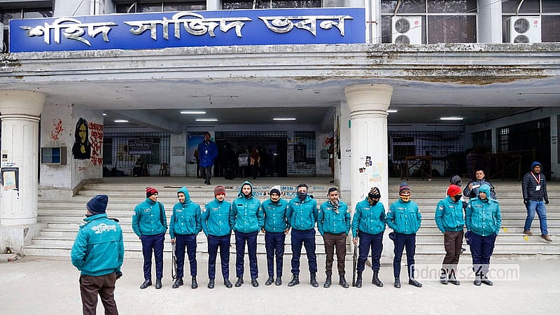 জকসু নির্বাচন উপলক্ষে মঙ্গলবার জগন্নাথ বিশ্ববিদ্যালয় ক্যাম্পাসের নিরাপত্তা জোরদার করা হয়