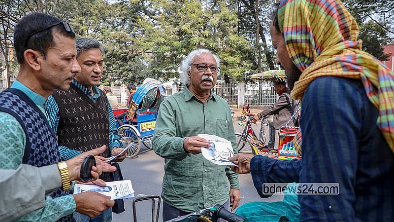 জাতীয় সংসদ নির্বাচনে প্রচার শুরুর প্রথম দিনে বৃহস্পতিবার কেন্দ্রীয় শহীদ মিনার এলাকায় গণসংযোগ করেন বামপন্থি বিভিন্ন দলের প্রার্থীরা।