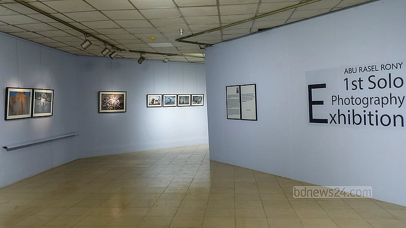 শিল্পকলা একাডেমির জাতীয় চিত্রশালা মিলনায়তনের ৫ নম্বর গ্যালারিতে চলছে আলোকচিত্রী আবু রাসেল রনির প্রথম একক প্রদর্শনী