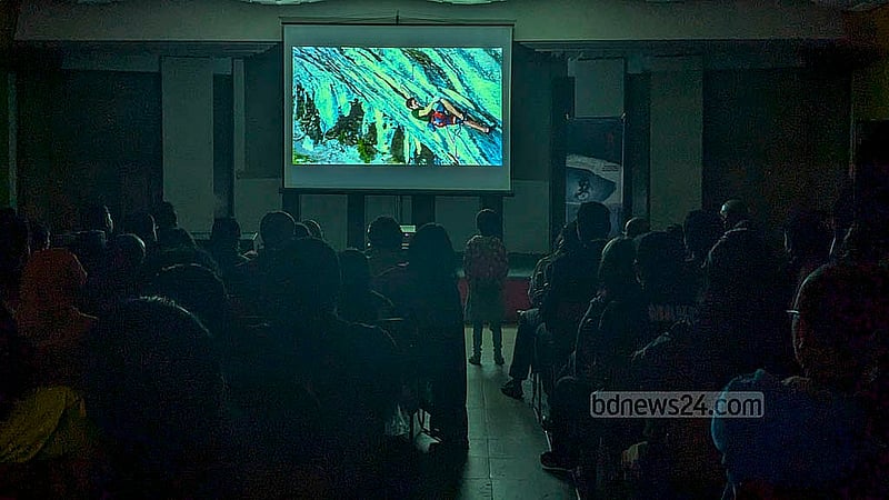 রাজধানীর বিশ্বসাহিত্য কেন্দ্রে শুক্রবার স্বেচ্ছাসেবী সংগঠন কেওক্রাডং বাংলাদেশের আয়োজনে হয়ে গেল স্বল্পদৈর্ঘ্য চলচ্চিত্র উৎসব ‘ব্যানফ মাউন্টেইন ফিল্ম ফেস্টিভাল’।