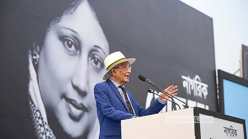সাবেক প্রধানমন্ত্রী খালেদা জিয়া স্মরণে শুক্রবার জাতীয় সংসদ প্রাঙ্গণে অনুষ্ঠিত নাগরিক শোকসভায় উপস্থিত হন সাংবাদিক শফিক রেহমান।