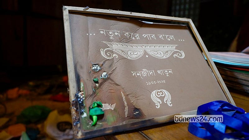 ইনকিলাব মঞ্চের আহ্ববায়ক শরীফ ওসমান হাদির মৃত্যুর খবরে ক্ষোভ-বিক্ষোভের মধ্যে বৃহস্পতিবার রাতে ধানমন্ডিতে ছায়ানট ভবনে হামলা-ভাঙচুর-অগ্নিসংযোগ করা হয়