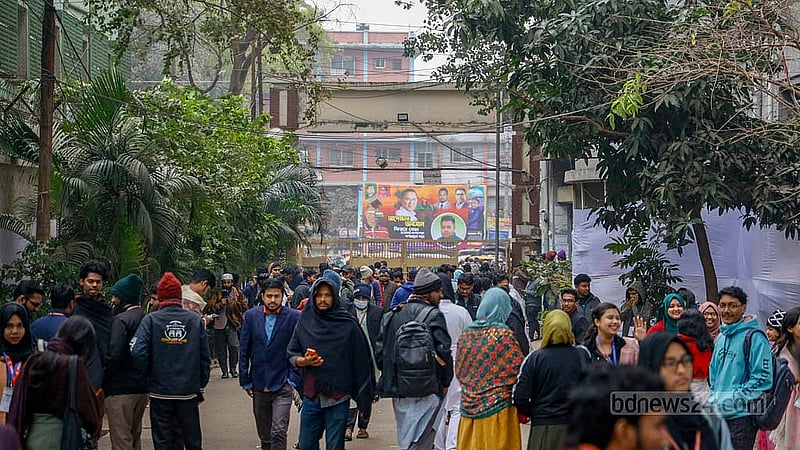 জগন্নাথ বিশ্ববিদ্যালয়ে প্রথম কেন্দ্রীয় শিক্ষার্থী সংসদ (জকসু) ও হল সংসদ নির্বাচন উপলক্ষে মঙ্গলবার সকাল থেকে শিক্ষার্থীদের উপস্থিতি ছিল চোখে পড়ার মতো
