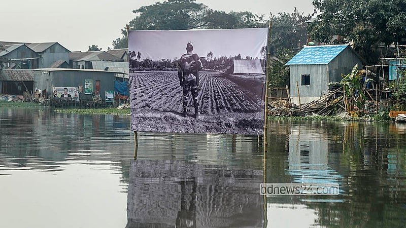 ফেলানী দিবস উপলক্ষে ঢাকার কড়াইল লেকে শুরু হয়েছে আলোকচিত্রী পারভেজ আহমদ রনির একক প্রদর্শনী— বর্ডার দ্যাট ব্লিডস। ছবি:আব্দুল্লাহ আল মমীন