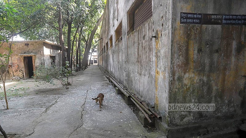 ঢাকার দক্ষিণ কেরানীগঞ্জের ওরিয়েন্ট টেক্সটাইল মিলস। ২০০২ সালের ৩০ নভেম্বর বন্ধ হয় এই বস্ত্র কারখানা। ছবি: আব্দুল্লাহ আল মমীন