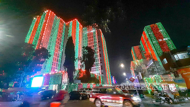 বিজয় দিবস উপলক্ষে লাল সবুজ আলোয় আলোকিত বিদ্যুৎ ভবন