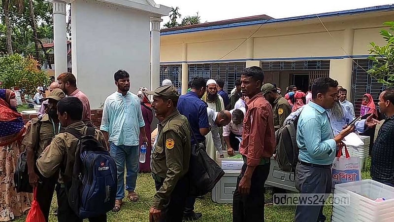 ভোটের সামগ্রী সোমবারই পৌঁছে দেওয়া হয়েছে কেন্দ্রে কেন্দ্রে