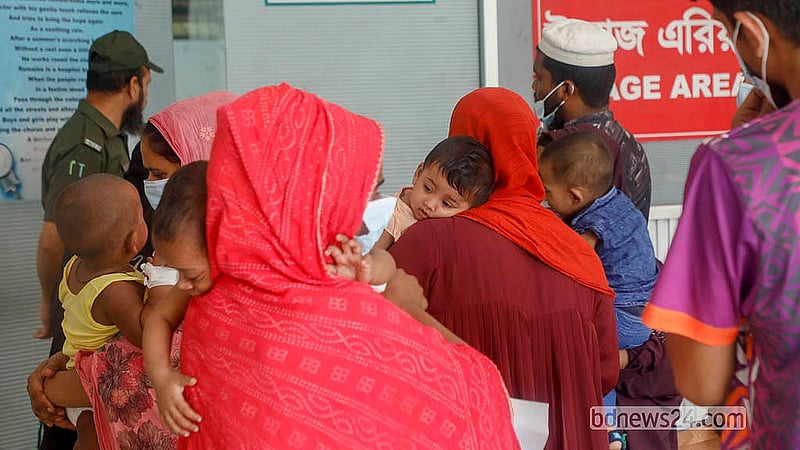 উন্নত চিকিৎসা পাওয়ার আশায় দেশের বিভিন্ন প্রান্ত থেকে হাম আক্রান্ত শিশুদের মহাখালীর ডিএনসিসি হাসপাতালে নিয়ে আসছেন স্বজনরা