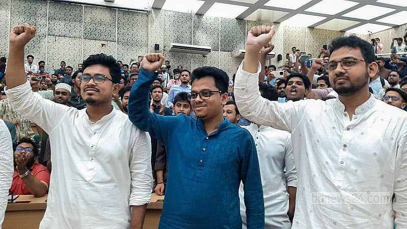 ডাকসুর শীর্ষ তিন পদে বিজয়ী শিবিরের সাদিক কায়েম, এসএম ফরহাদ ও মহিউদ্দীন খান। 