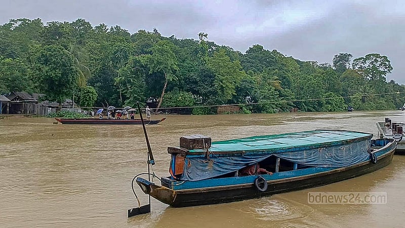ভারি বর্ষণে রাঙামাটি জেলা সদর, বাঘাইছড়ি, জুরাছড়ি, বিলাইছড়ি, বরকল, নানিয়ারচর উপজেলার নিম্নাঞ্চল তলিয়ে গেছে।