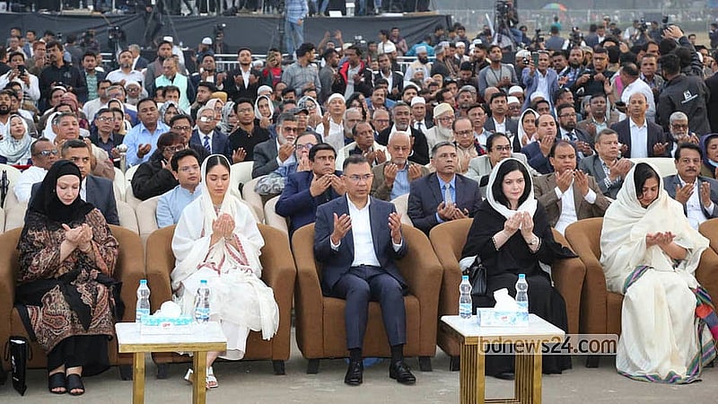 সাবেক প্রধানমন্ত্রী খালেদা জিয়া স্মরণে শুক্রবার জাতীয় সংসদ প্রাঙ্গণে নাগরিক শোকসভার শুরুতে তার জন্য দোয়া করা হয়।
