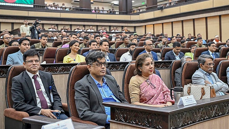 প্রধান উপদেষ্টা মুহাম্মদ ইউনূসের বিদায়ী ভাষণে উপস্থিত ছিলেন তার কার্যালয়ের সকল কর্মকর্তা-কর্মচারী