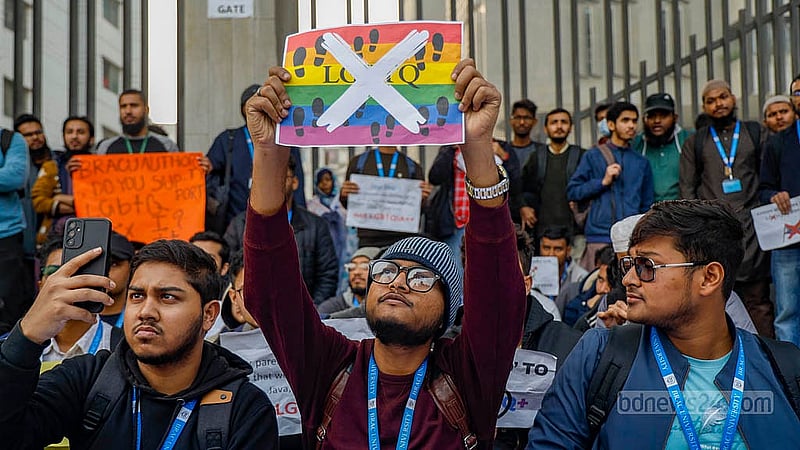 ২৩ জানুয়ারি ২০২৪: শিক্ষক আসিফ মাহতাব উৎসকে চাকরিচ্যুতের প্রতিবাদে মেরুল বাড্ডায় ব্র্যাক বিশ্ববিদ্যালয়ের সামনে বিক্ষোভ দেখান শিক্ষার্থীরা। ছবি: মাহমুদ জামান অভি