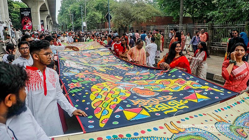 এবারের বৈশাখী শোভাযাত্রায় ছিল ১৫০ ফুট দীর্ঘ ‘বাংলার পটচিত্র’