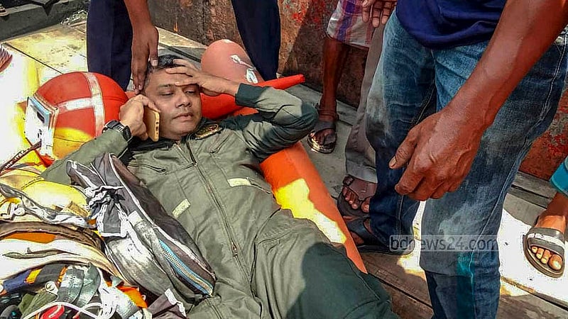 ৯ মে ২০২৪: চট্টগ্রামের পতেঙ্গায় কর্ণফুলী নদীর মোহনার কাছে বিধ্বস্ত হয় বিমান বাহিনীর প্রশিক্ষণ উড়োজাহাজ ইয়াক-১৩০। দুর্ঘটনার পর বিমানের দুই পাইলট উইং কমান্ডার সোহান হাসান খাঁন ও স্কোয়াড্রন লিডার মুহাম্মদ আসিম জাওয়াদ জরুরি প্যারাসুট দিয়ে নদীতে অবতরণ করলেও প্রাণ হারান জাওয়াদ।