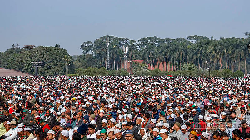 সাবেক প্রধানমন্ত্রী ও বিএনপি চেয়ারপার্সন খালেদা জিয়ার জানাজায় বুধবার শরিক হয় লাখো মানুষ