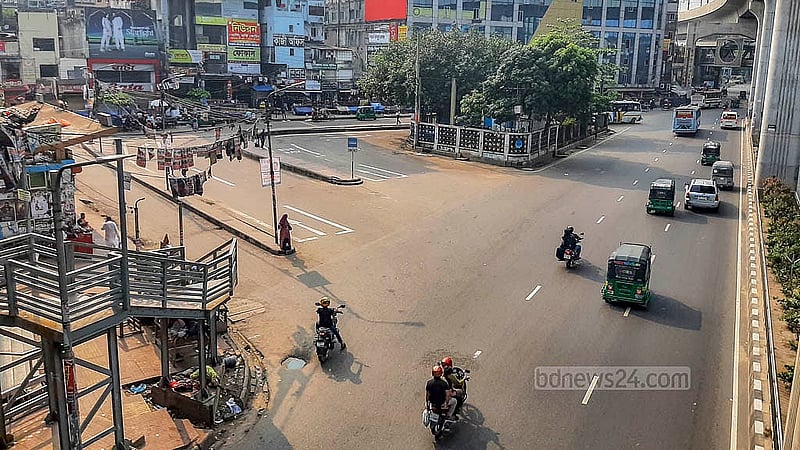 ঈদের তৃতীয় দিন সোমবার যানজটমুক্ত ঢাকার ফার্মগেট।  ছবি: আব্দুল্লাহ আল মমীন