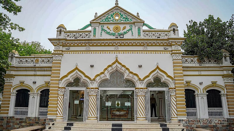 কালিচরণ লজ মহেরা জমিদার বাড়ির গুরুত্বপূর্ণ ভবন। এটি জাদুঘর হিসেবে ব্যবহার হচ্ছে। ছবি: তানজিনুর রহমান ভূইয়া