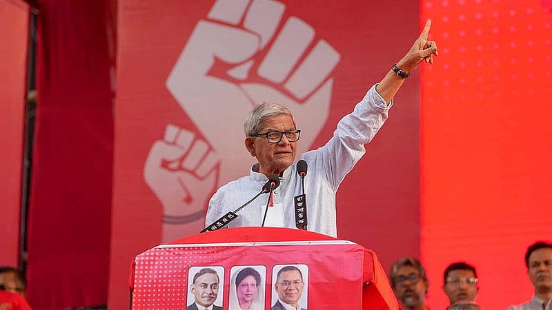 মে দিবসে রাজধানীর নয়া পল্টনে শ্রমিক দলের সমাবেশে বক্তব্য দেন বিএনপির মহাসচিব, স্থানীয় সরকারমন্ত্রী মির্জা ফখরুল ইসলাম আলমগীর।  ছবি: পিএমও