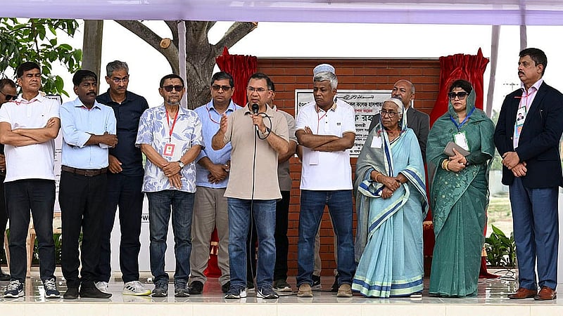 যশোর শহরের চাচড়া এলাকার হরিনার বিলে পাঁচশ শয্যার মেডিকেল কলেজ হাসপাতালের ভবন নির্মাণের ফলক উন্মোচন অনুষ্ঠানে প্রধানমন্ত্রী তারেক রহমান