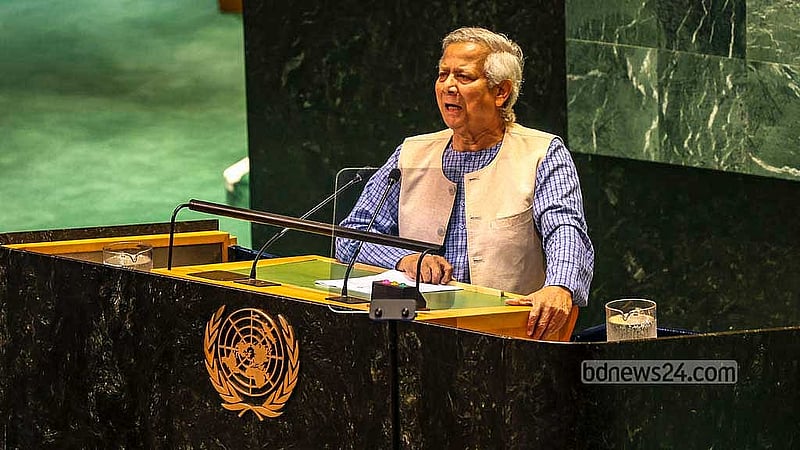 ছাত্রজনতার প্রবল আন্দোলনের মধ্যে দিয়ে বাংলাদেশের নবযাত্রার প্রেক্ষাপটে সতের কোটি মানুষের নেতা হিসেবে জাতিসংঘের সাধারণ পরিষদে ভাষণ দিয়েছেন অন্তর্বর্তী সরকারের প্রধান উপদেষ্টা মুহাম্মদ ইউনূস। ছবি: মোস্তাফিজুর রহমান
