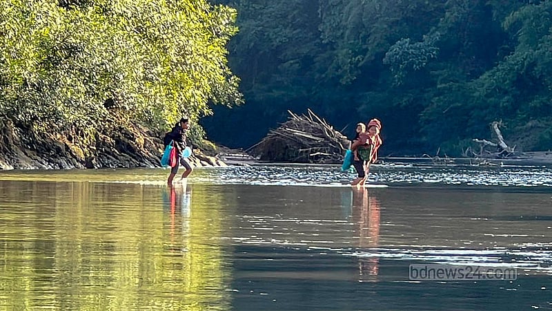 রাঙামাটির কাসালং নদীর ওপর নির্ভর করে জীবিকা নির্বাহ করেন আশপাশের অনেক মানুষ
