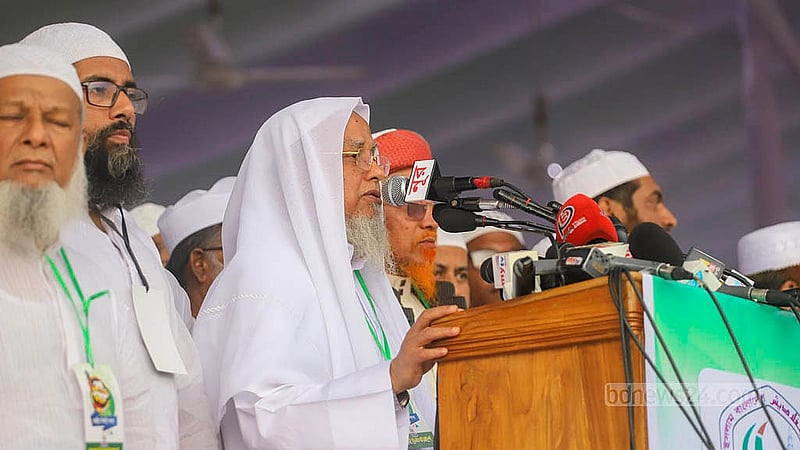রাজধানীর সোহরাওয়ার্দী উদ্যানে শনিবার হেফাজতে ইসলামের মহাসমাবেশে বক্তব্য দেন সংগঠনটির মহাসচিব সাজিদুর রহমান। ছবি: আব্দুল্লাহ আল মমীন
