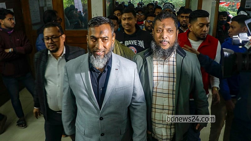 সংসদ নির্বাচনের মনোনয়নপত্র জমা দেওয়ার শেষ দিন ছিল সোমবার। এদিন ঢাকা বিভাগীয় কমিশনার ও রিটার্নিং কর্মকর্তার কার্যালয়ে মনোনয়নপত্র জমা দিতে আসেন প্রার্থীরা