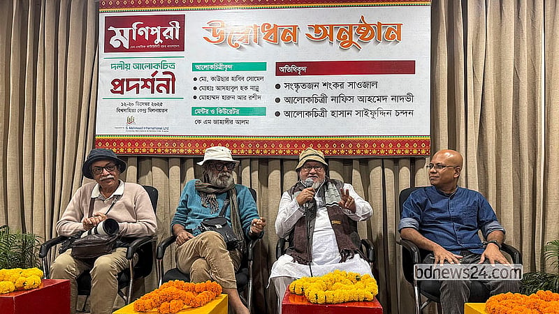 বিশ্বসাহিত্য কেন্দ্রের চিত্রশালায় শুক্রবার ‘মণিপুরী: এন এথনিক কমিউনিটি অব বাংলাদেশ’ শীর্ষক প্রদর্শনীর উদ্বোধন অনুষ্ঠানে উপস্থিত ছিলেন আলোকচিত্রী নাফিস আহমেদ নাদভী