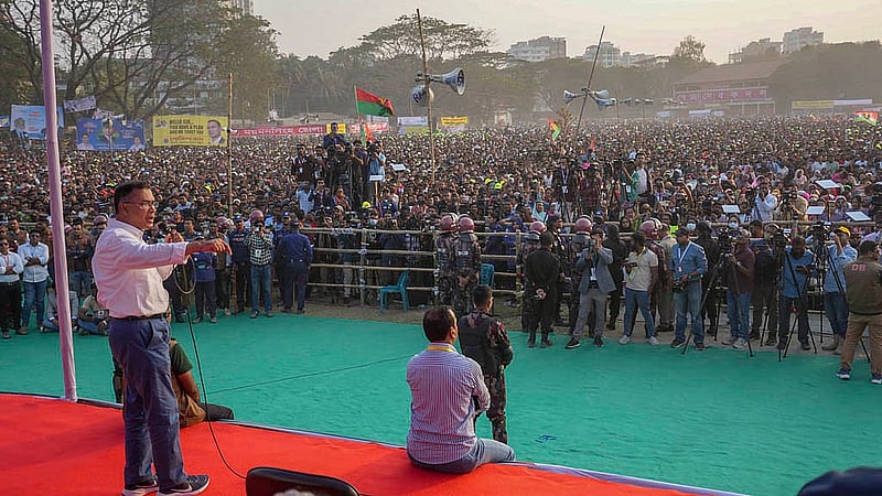 ময়মনসিংহ সার্কিট হাউজ মাঠে মঙ্গলবার বিএনপির নির্বাচনি জনসভা ছিল কানায় কানায় পূর্ণ