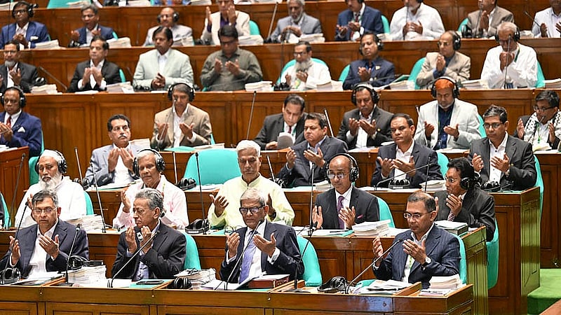 ত্রয়োদশ জাতীয় সংসদের প্রথম অধিবেশন শুরুর আগে বৃহস্পতিবার সকালে দোয়া হয়