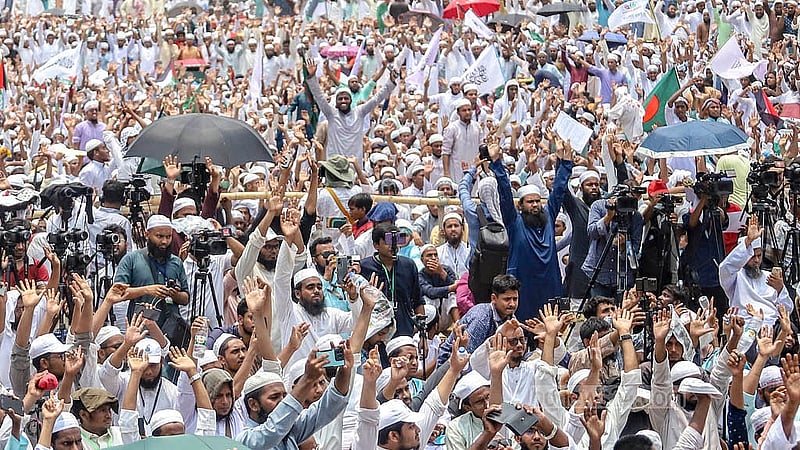 রাজধানীর সোহরাওয়ার্দী উদ্যানে শনিবার হেফাজতে ইসলামের মহাসমাবেশে সারা দেশ থেকে অংশ নেন সংগঠনটির নেতাকর্মীরা। ছবি: আব্দুল্লাহ আল মমীন